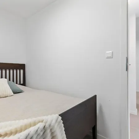 Quiet 3br House Perfect For Groups 아파트