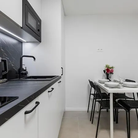 Quiet 3br House Perfect For Groups 아파트