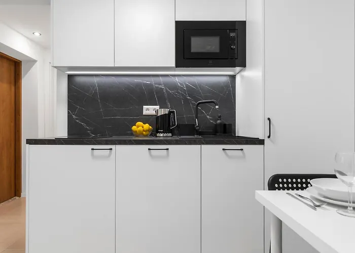 Quiet 3br House - Perfect For Groups 아파트 *