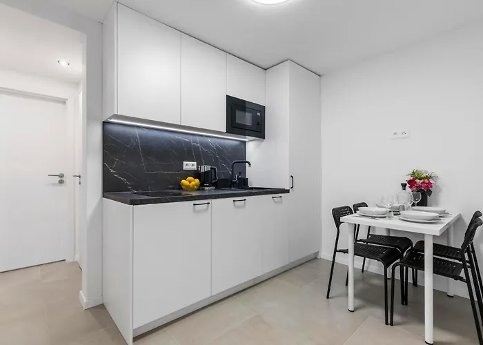 Quiet 3br House - Perfect For Groups Apartment *