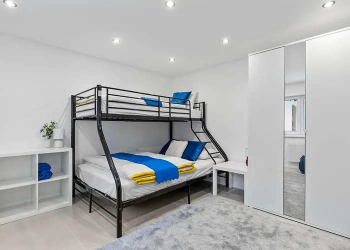 Quiet 3br House - Perfect For Groups 아파트 *